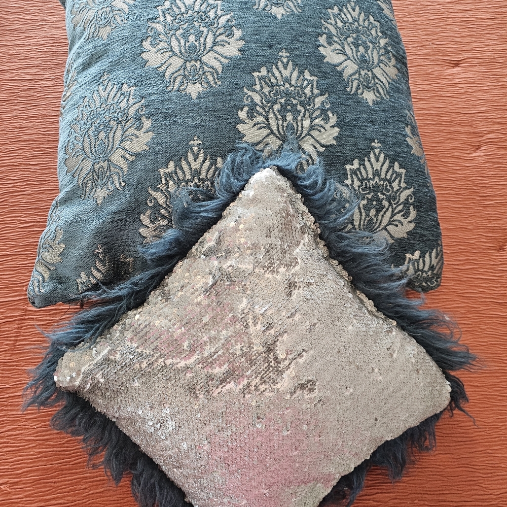 Trow Pillows - Picture 2 of 5